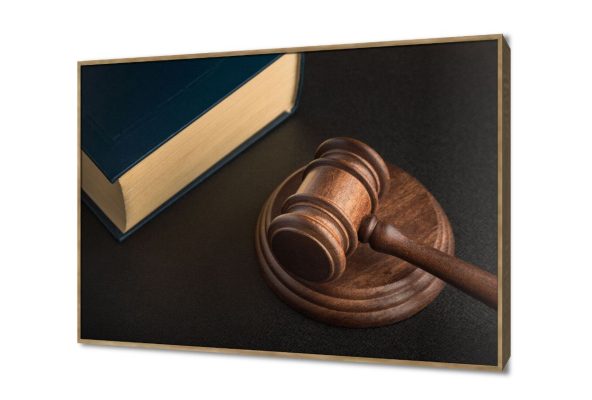 لوحة فنية مطرقة العدالة مع كتاب القانون العتيق SA105511 اعمال و شركات, قانون - قضاء - محاماه, كل التابلوهات المودرن اسود, الوان داكنة, بنى - بيج بسيط و هادئ, صور فوتوغرافية, لوحات فنية, مودرن غرفة المعيشة, مكاتب – شركات - اعمال بالعرض, ببرواز, برواز خشبى, مستطيل